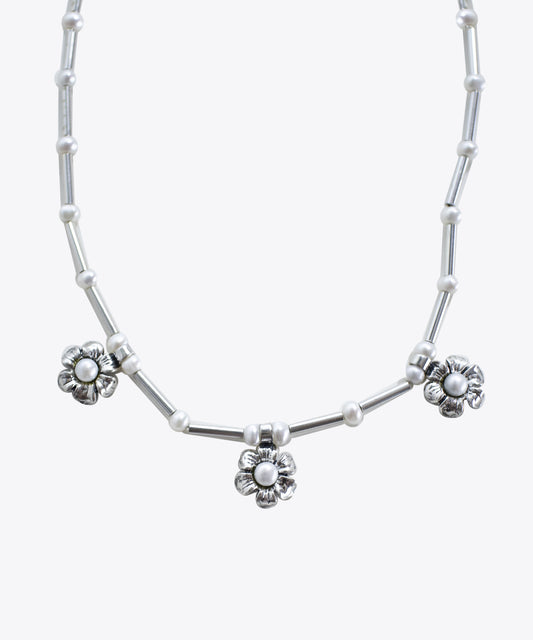 Daisies & Pearls Necklace