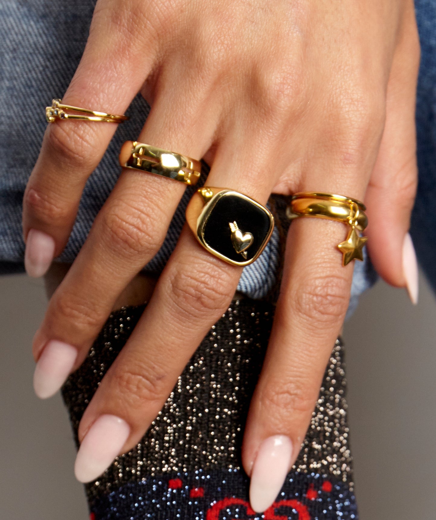 Briseur De Coeur Signet Ring