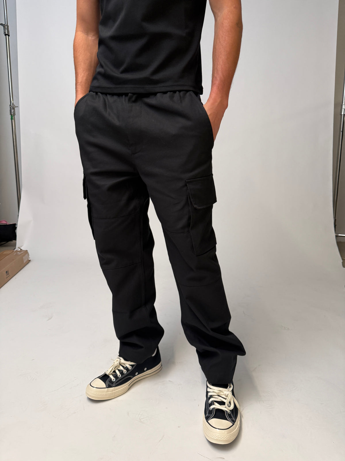 RELAXED BLACK CARGO PANTS